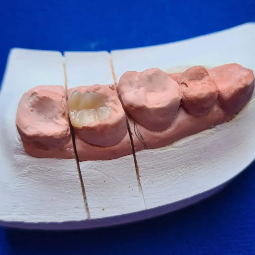 clinica DENTAL EL MONTE